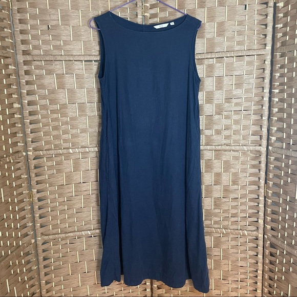 Uniqlo sleeveless maxi dress in Navy (Size S-M) - Picture 2 of 4